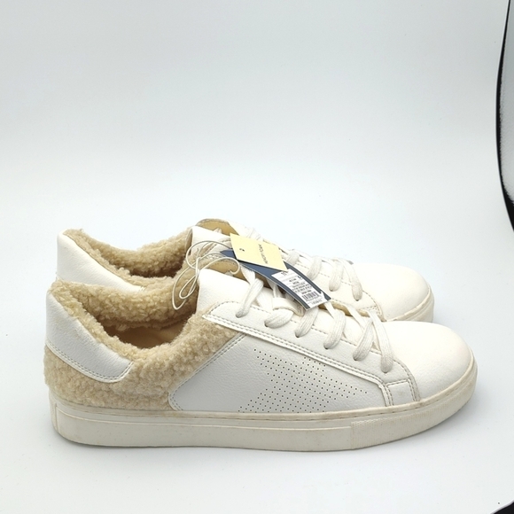 New Universal Thread Memory Foam Sneakers - Picture 1 of 10